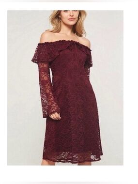 Promesa Off-Shoulder Burgundy Lace Dress size medium